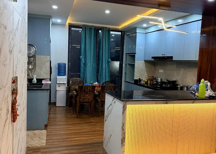 Private Rooftop Penthouse , Himalayan Views *